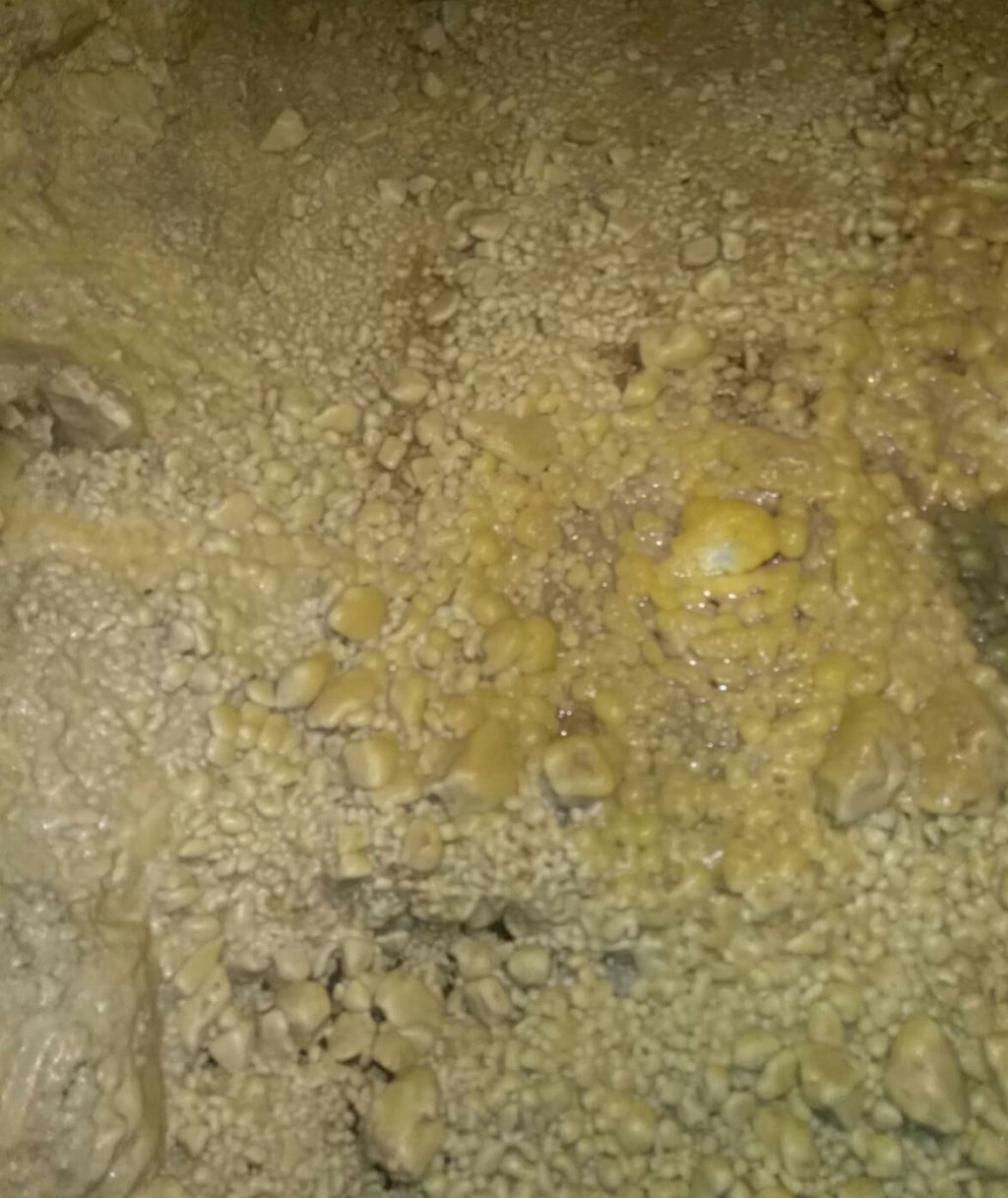 Pietruzze arrotondate in grotta